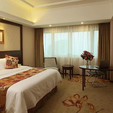 Vienna International Hotel Changzhou Railway Station ภายนอก รูปภาพ